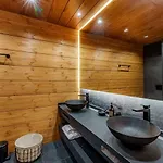 Luxury Mountain In 度假居 *